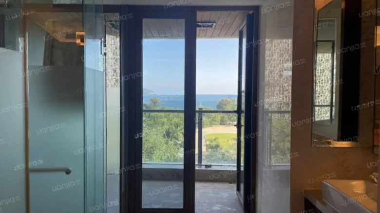 Half Mountain Peninsula · Central Sea View Boulevard - View 9