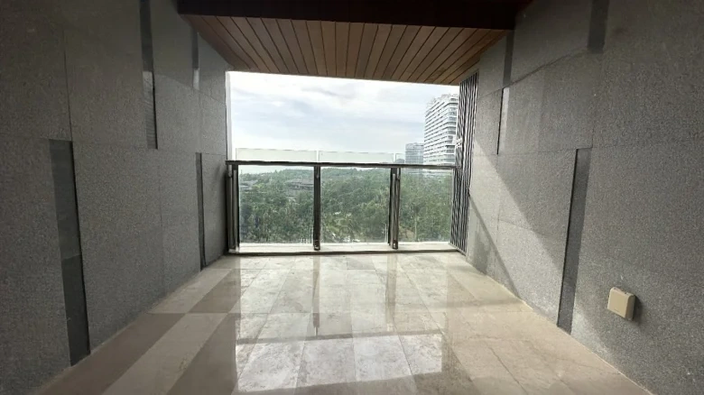 Peninsula Hillside · Central Seaview Avenue - View 8