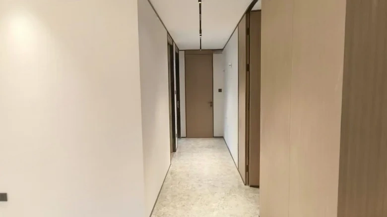 Circular Heaven Praise颂 can be challenging to directly translate into an exact English equivalent due to its poetic and conceptual nature. A close interpretation might be - View 4