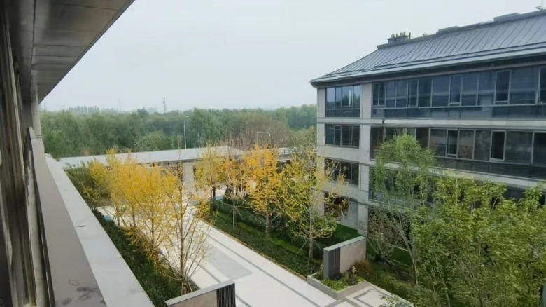 Circular Heaven Praise颂 can be challenging to directly translate into an exact English equivalent due to its poetic and conceptual nature. A close interpretation might be - View 10