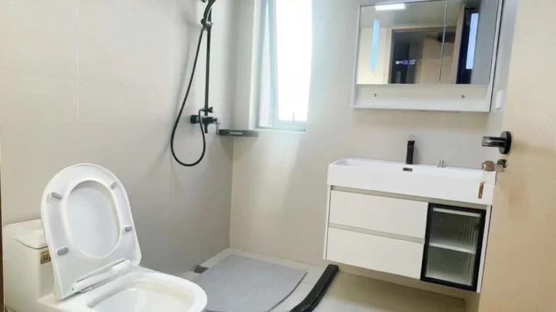 Horizontal Slough Embroidery Garden - View 4