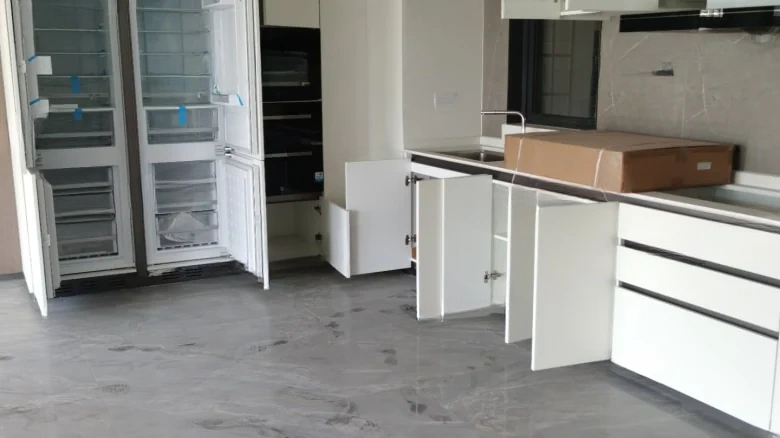 Luhu Listening Blue Times - View 8