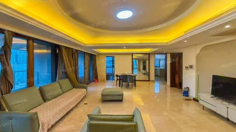 Half Mountain Peninsula · Central Sea View Boulevard - View 1