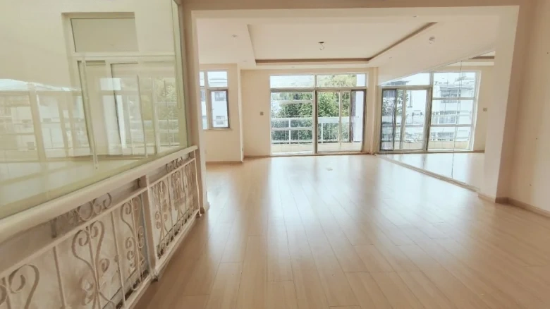 Dianchi Weicheng Zhibao - View 3