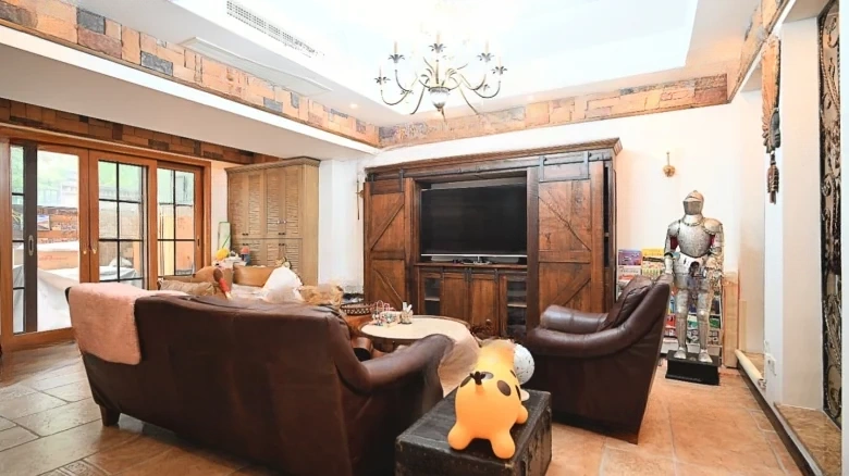 Magnificent Island Facing Two Rivers and Government Offices - View 15