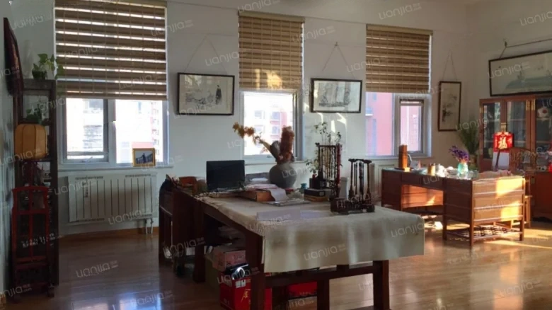 Heritage Hillside Courtyard - View 3