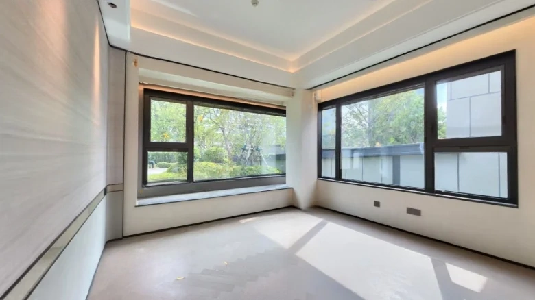 Mansion Moonlight Garden - View 1