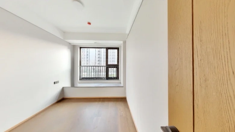 Poly Longyu - View 1