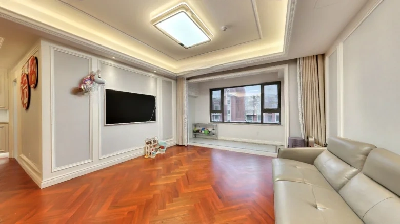 Qingdao Impression · Pin - View 1