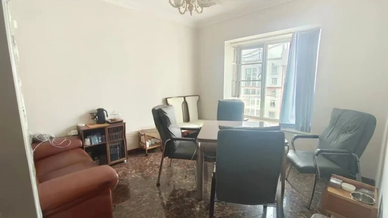 De Ying Huafu碧桂花园 would translate to碧桂 Garden of Green Treasures - View 2