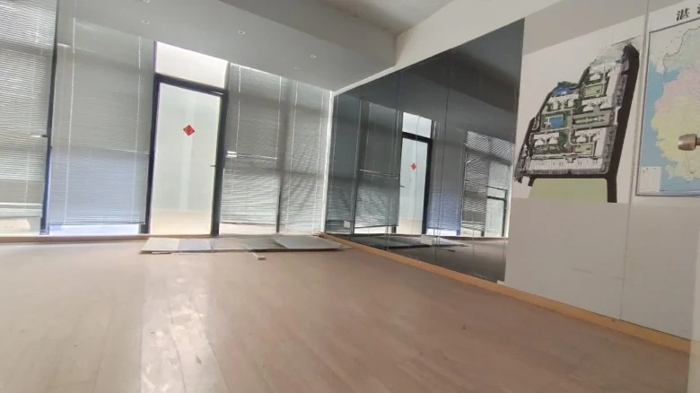 Fenghuang City (No. 17 Kangqiang Second Transverse Road) - View 6