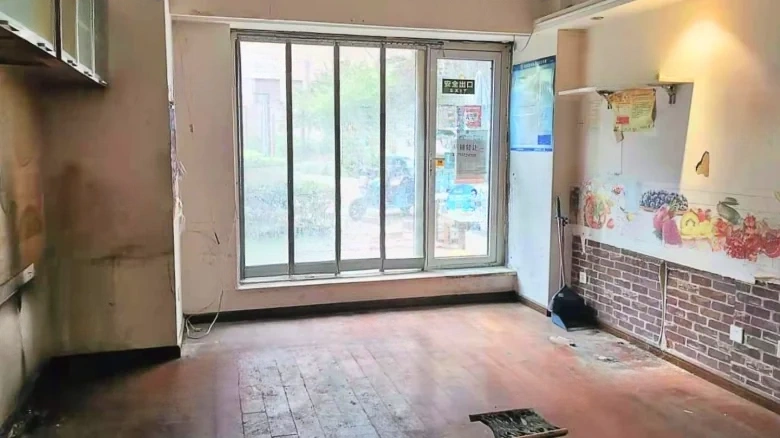 Deep Blue Apartment - View 1