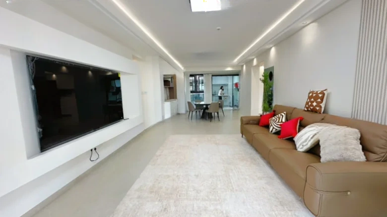 Royal View Mansion - View 9