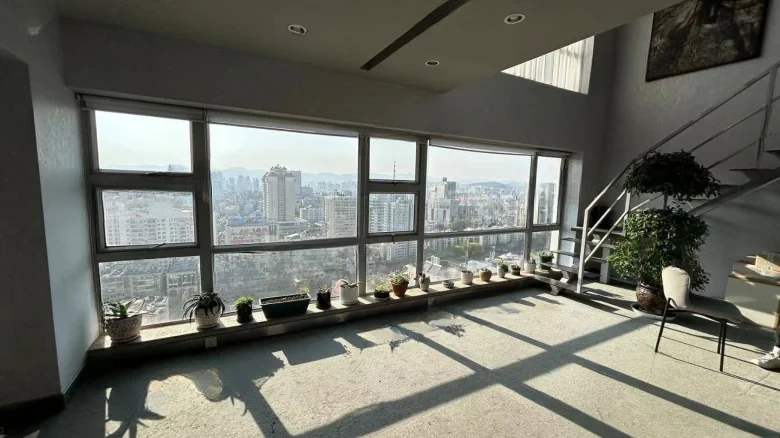 Silver Sea SOHO International Apartment - View 5