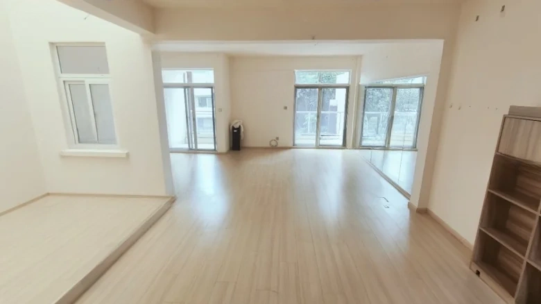 Dianchi Weicheng Zhibao - View 1