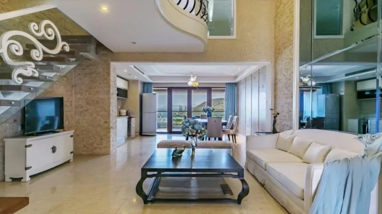 Halfhill Peninsula Central Seaview Avenue - View 1