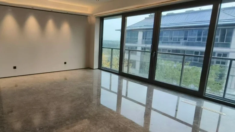 Circular Heaven Praise颂 can be challenging to directly translate into an exact English equivalent due to its poetic and conceptual nature. A close interpretation might be - View 1