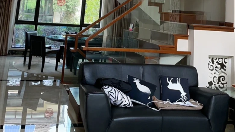 Poly Ville Leaf Language Villa - View 2