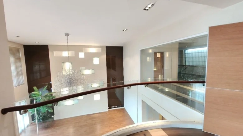 Jade Feather Crimson Dawn - View 10