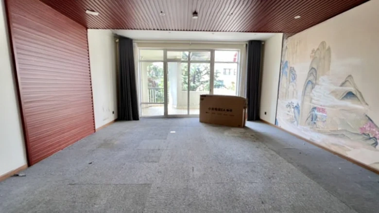 Dianchi Spring FiveCompound Courtyard - View 1