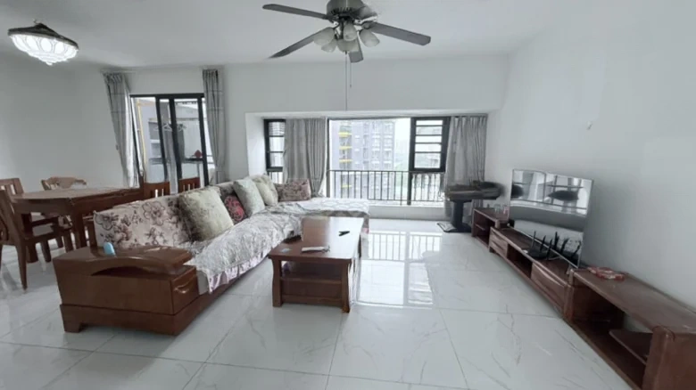 Zhouda Dongfang Bahamas, which translates to "Zhouda Oriental Bahamas". - View 5