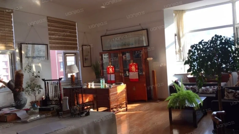 Heritage Hillside Courtyard - View 4