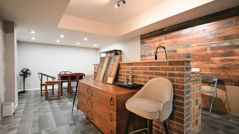 Magnificent Island Facing Two Rivers and Government Offices - View 25