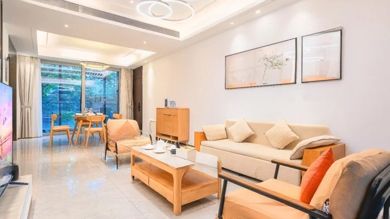 Guo Guang · Crabapple Blossom - View 1