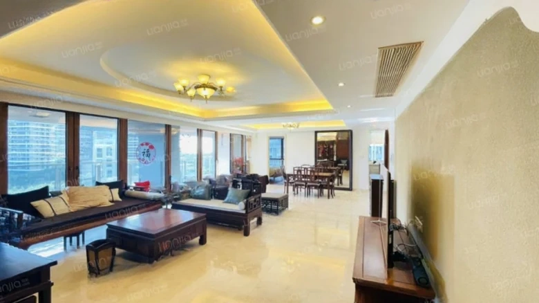 Half Mountain Peninsula · Central Sea View Boulevard - View 1