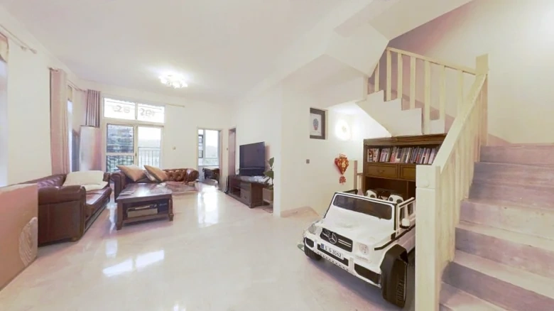 Cyan Tehe Mountain - View 1