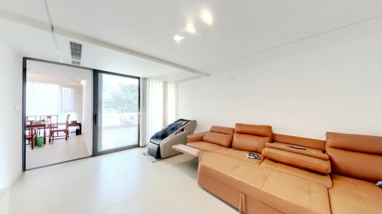 Dream Lake Villa莊 is typically how it would be rendered in English, keeping - View 1