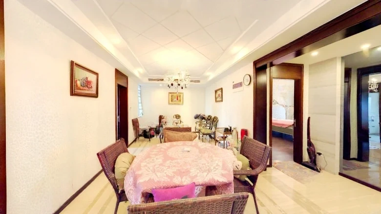 Lushang Shoufu - View 1