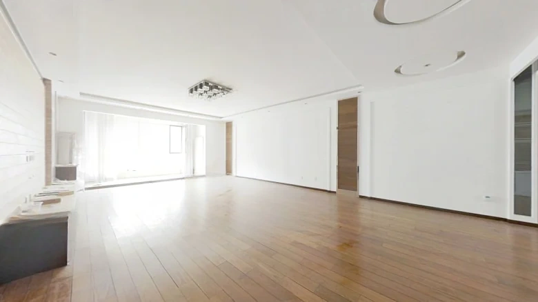 Silver Rich Garden - View 1