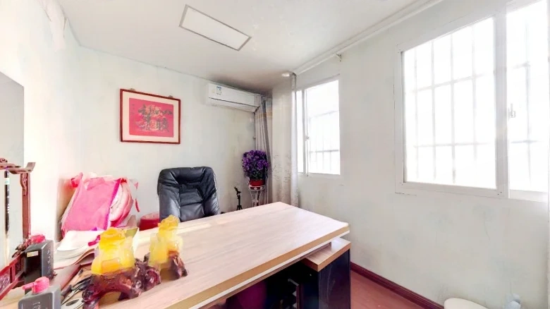 Palace Manor Street - View 1