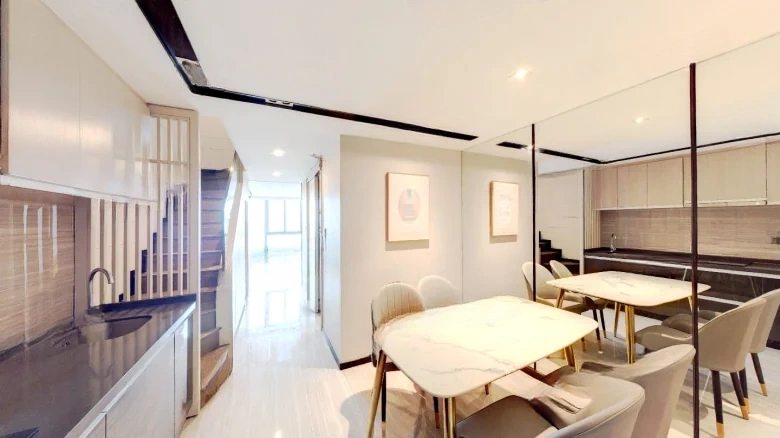 Mid-Winning Cloud Sky - View 1