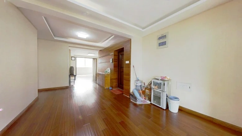 Heritage Hillside Courtyard - View 1