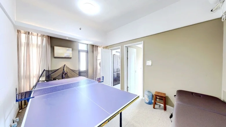 Guhe Gold Street - View 1