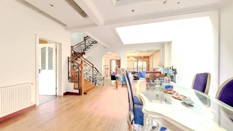 Central Villa Bluecaster - View 1