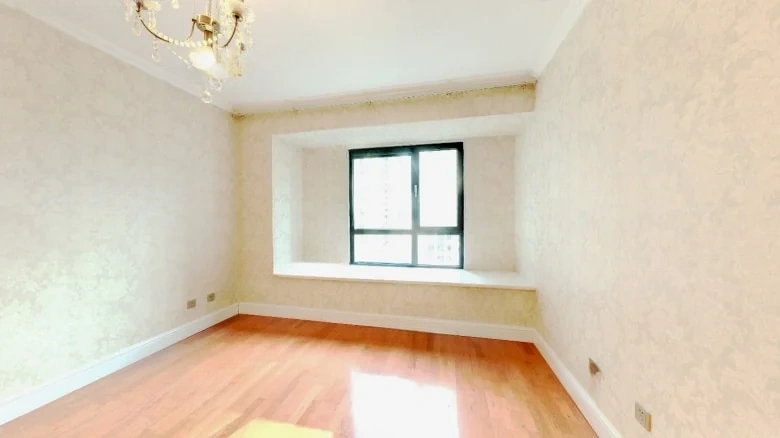 Hua Ye Rose Oriental - View 1