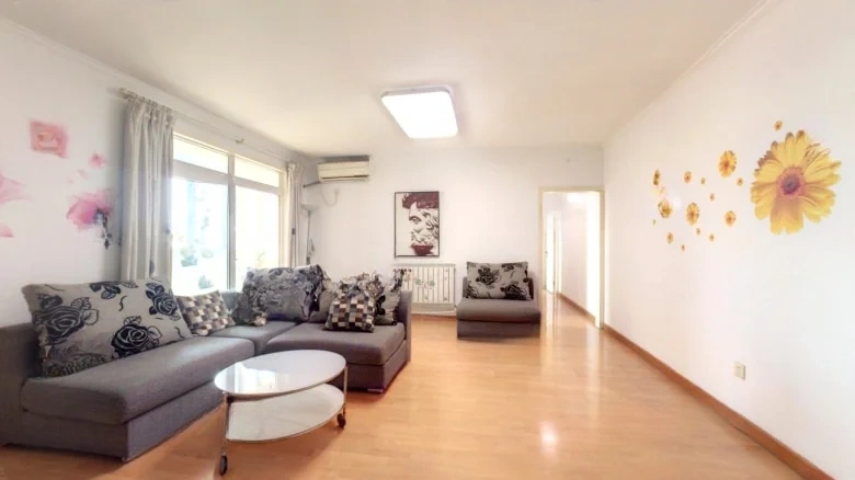 Elegant Clear Garden - View 4