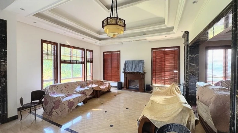 Island Villa Garden - View 6