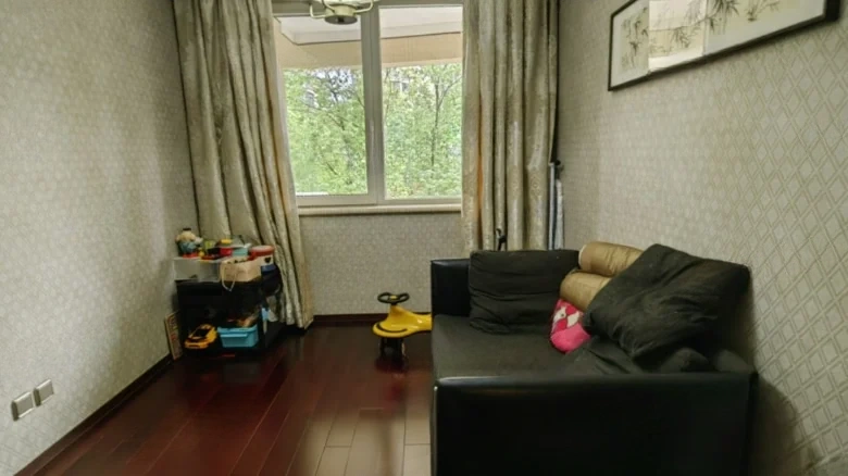 Golden Premier - View 1