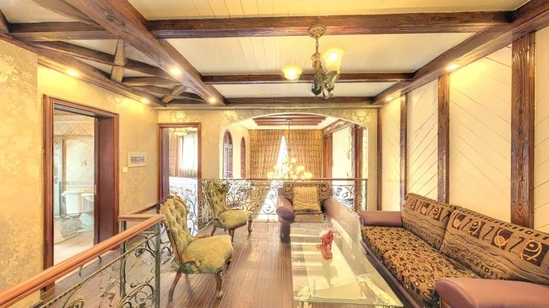 Maidi Manor - View 12