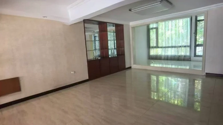 Changchun Pearl明珠 can be directly translated as part of the location name and descriptive term. However, for a more cohesive translation that fits typical naming conventions in English, one might use - View 15