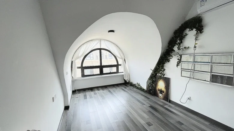 Champagne Town - View 9