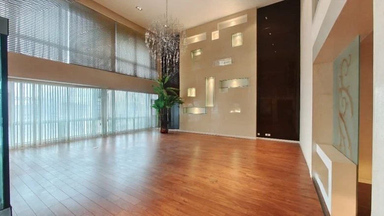 Jade Feather Crimson Dawn - View 3