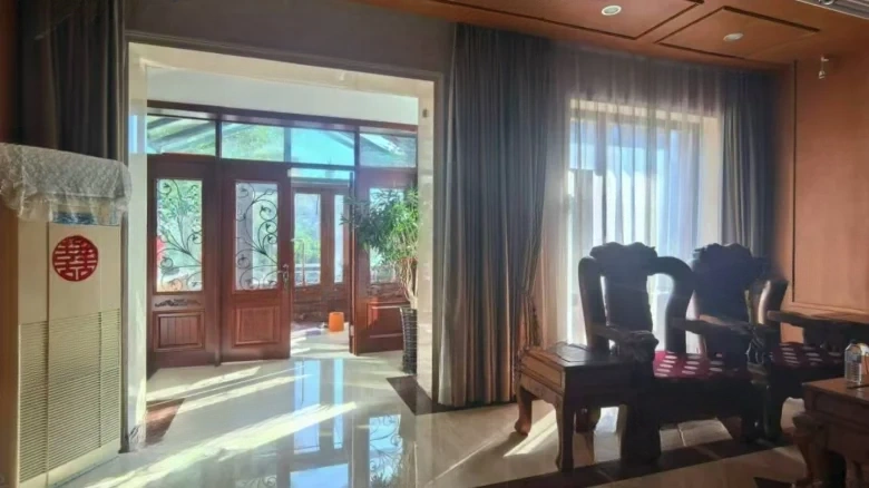 Changchun Pearl明珠 can be directly translated as part of the location name and descriptive term. However, for a more cohesive translation that fits typical naming conventions in English, one might use - View 13