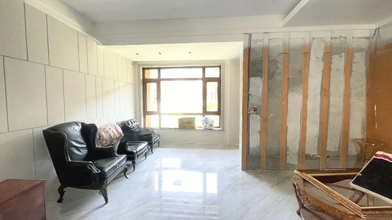 Hengji Country Garden Jinshitan碧桂園 Country Garden is a wellknown real estate brand in China, so it's kept in its commonly used English translation. Thus, the full translation would be - View 9