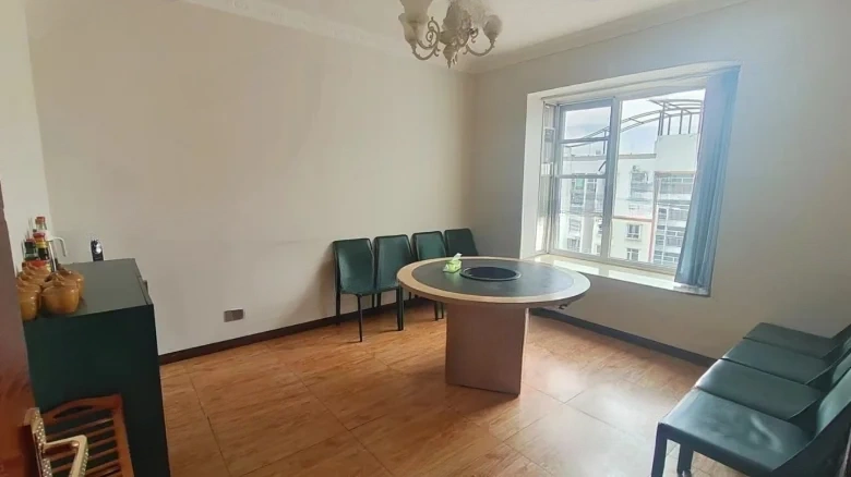 De Ying Huafu碧桂花园 would translate to碧桂 Garden of Green Treasures - View 1