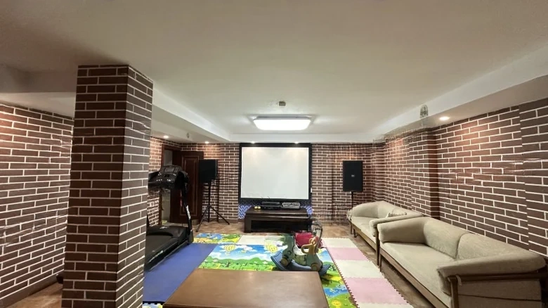 Peninsula Mansion - View 24